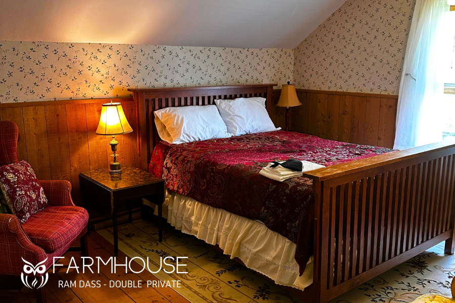 double bed room retreat rental