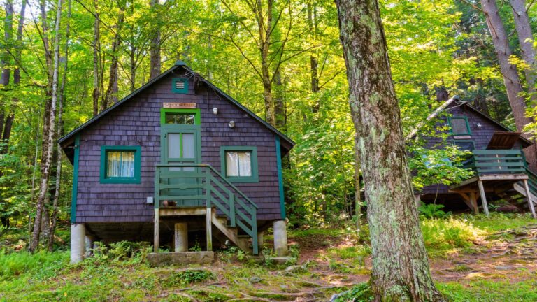 cabin-retreats-in-rowe