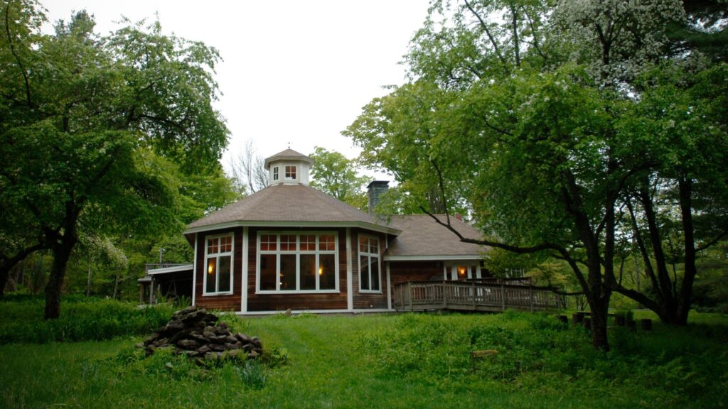 farmhouse-of-retreat-center-for-gay-men